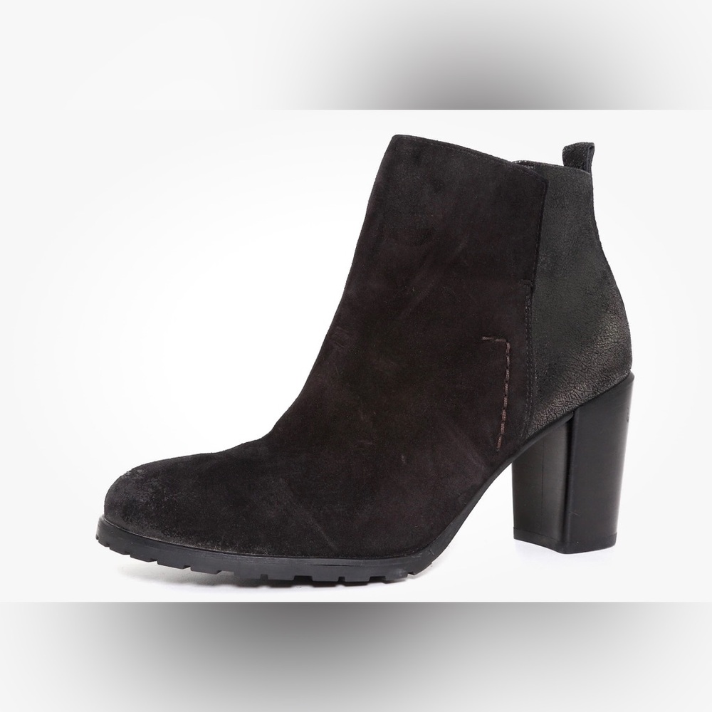 Paul Green Women’s Black Heeled Ankle Boots Sleek Design Size 9